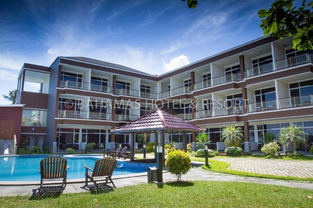 Bahamas Hotel & Resort Tanjung Pandan Esterno foto