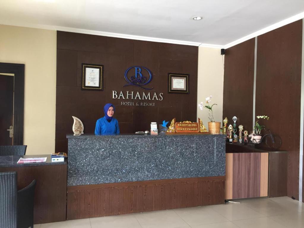 Bahamas Hotel & Resort Tanjung Pandan Esterno foto