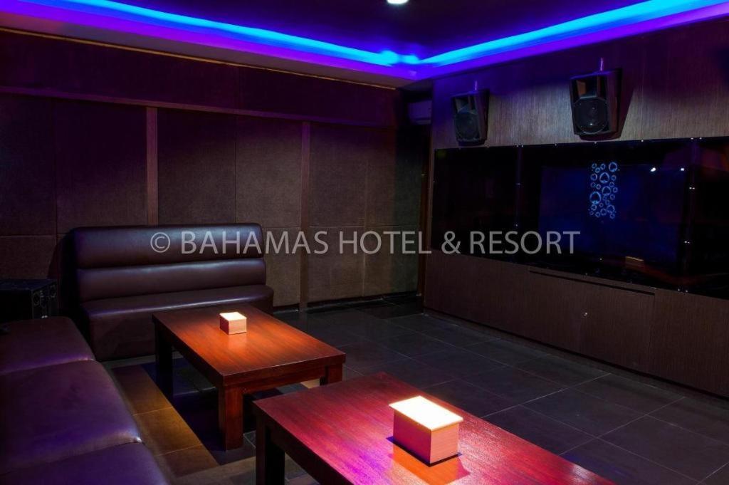 Bahamas Hotel & Resort Tanjung Pandan Esterno foto