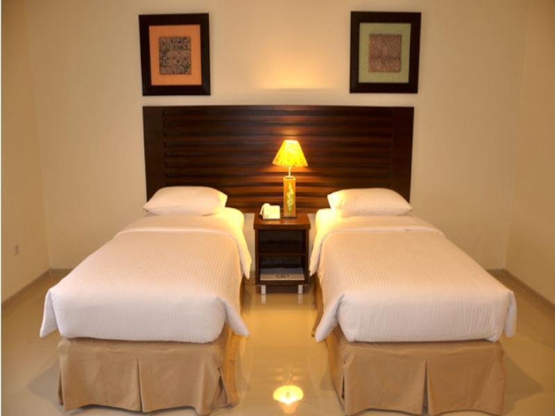 Bahamas Hotel & Resort Tanjung Pandan Esterno foto
