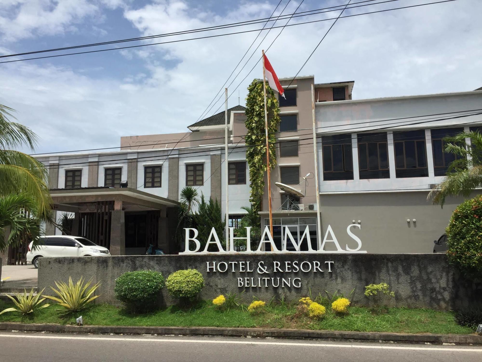 Bahamas Hotel & Resort Tanjung Pandan Esterno foto