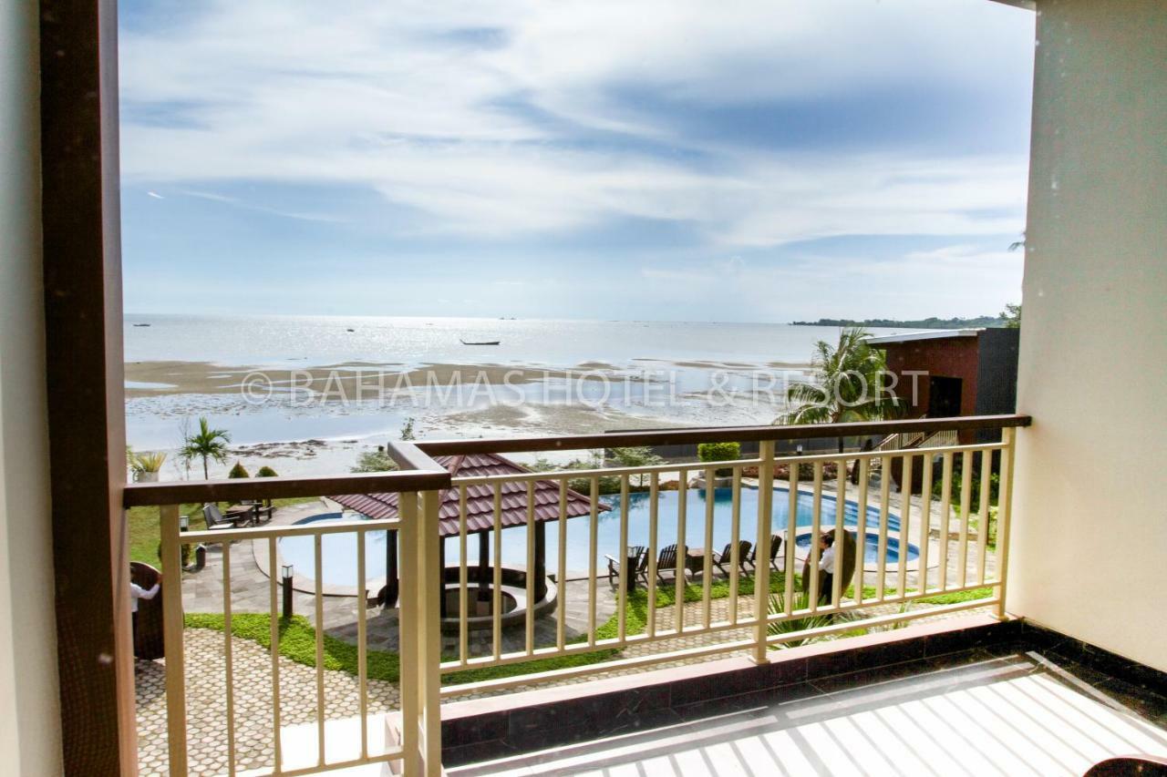 Bahamas Hotel & Resort Tanjung Pandan Esterno foto
