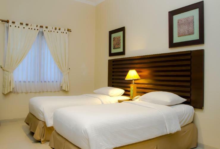 Bahamas Hotel & Resort Tanjung Pandan Esterno foto