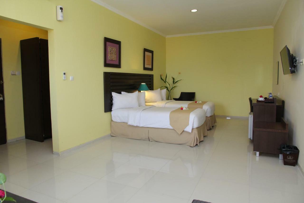Bahamas Hotel & Resort Tanjung Pandan Esterno foto