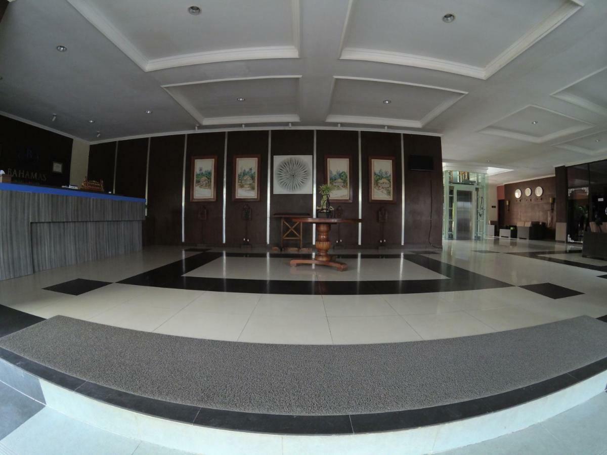 Bahamas Hotel & Resort Tanjung Pandan Esterno foto