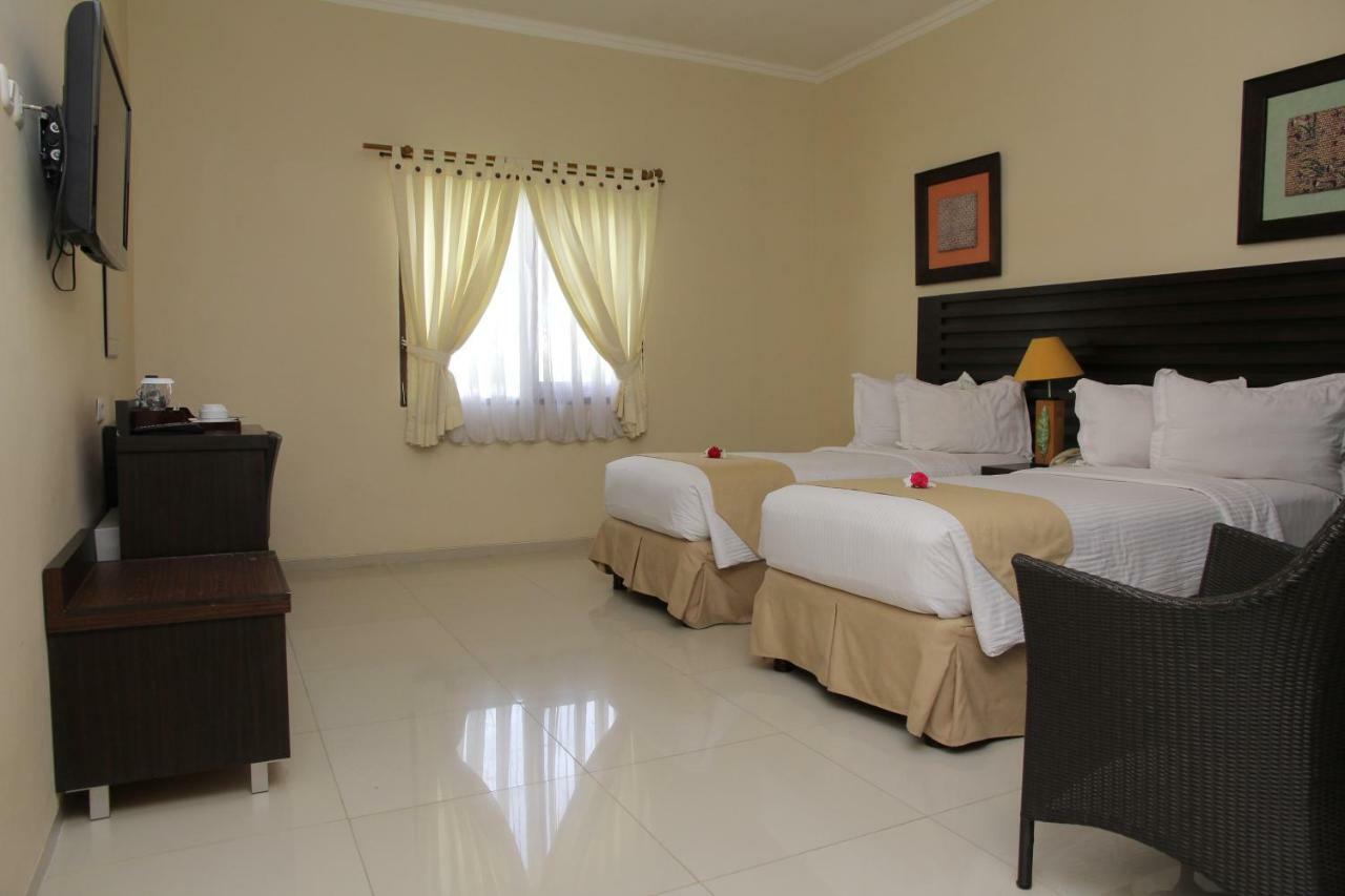 Bahamas Hotel & Resort Tanjung Pandan Esterno foto